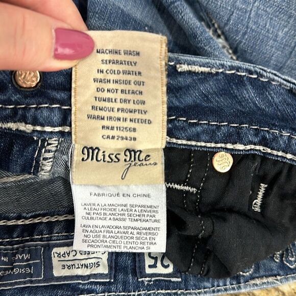 Miss Me Low Rise Embellished Signature Cuffed Capri Size 25 - Picture 5 of 8